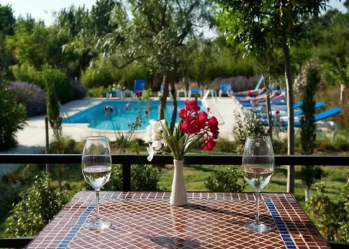 Aatu - Adults Only Peratallada